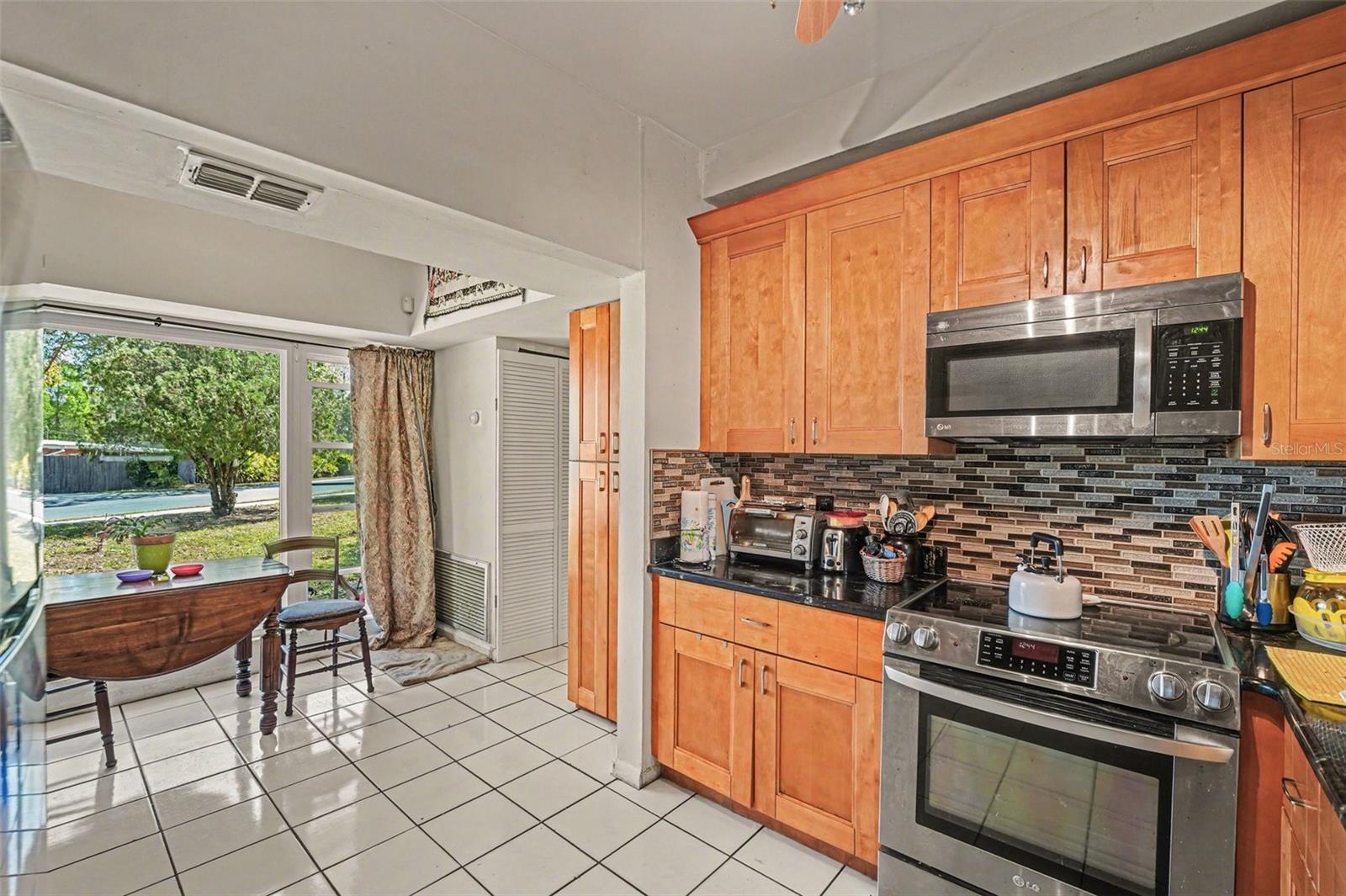 CRYSTAL SHORES - Residential