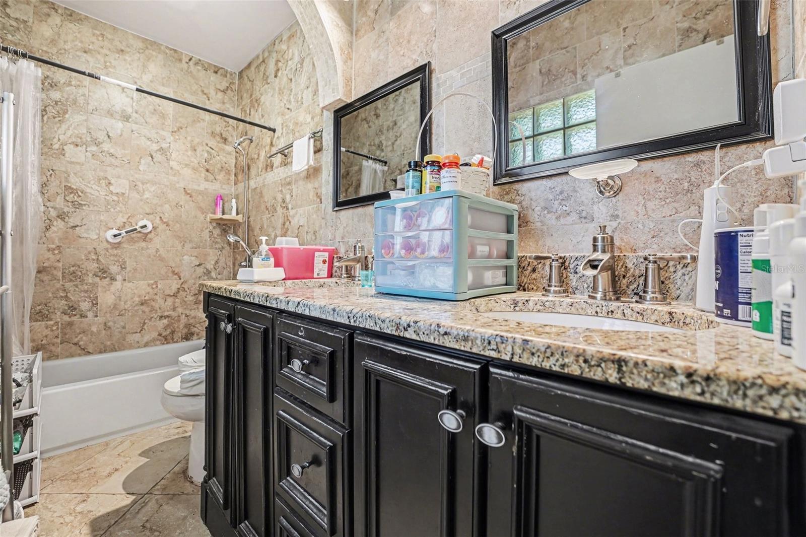 CRYSTAL SHORES - Residential