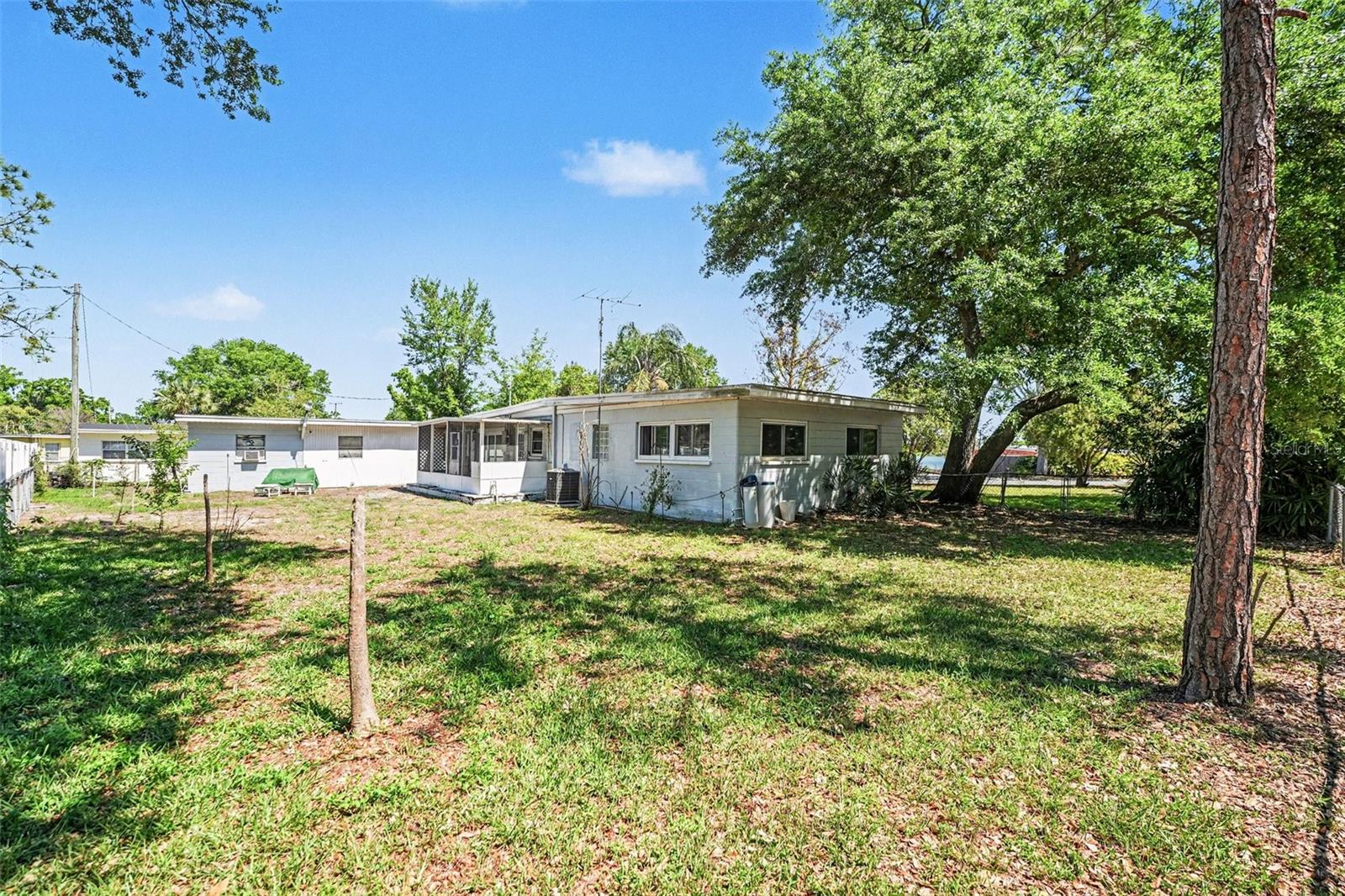 CRYSTAL SHORES - Residential