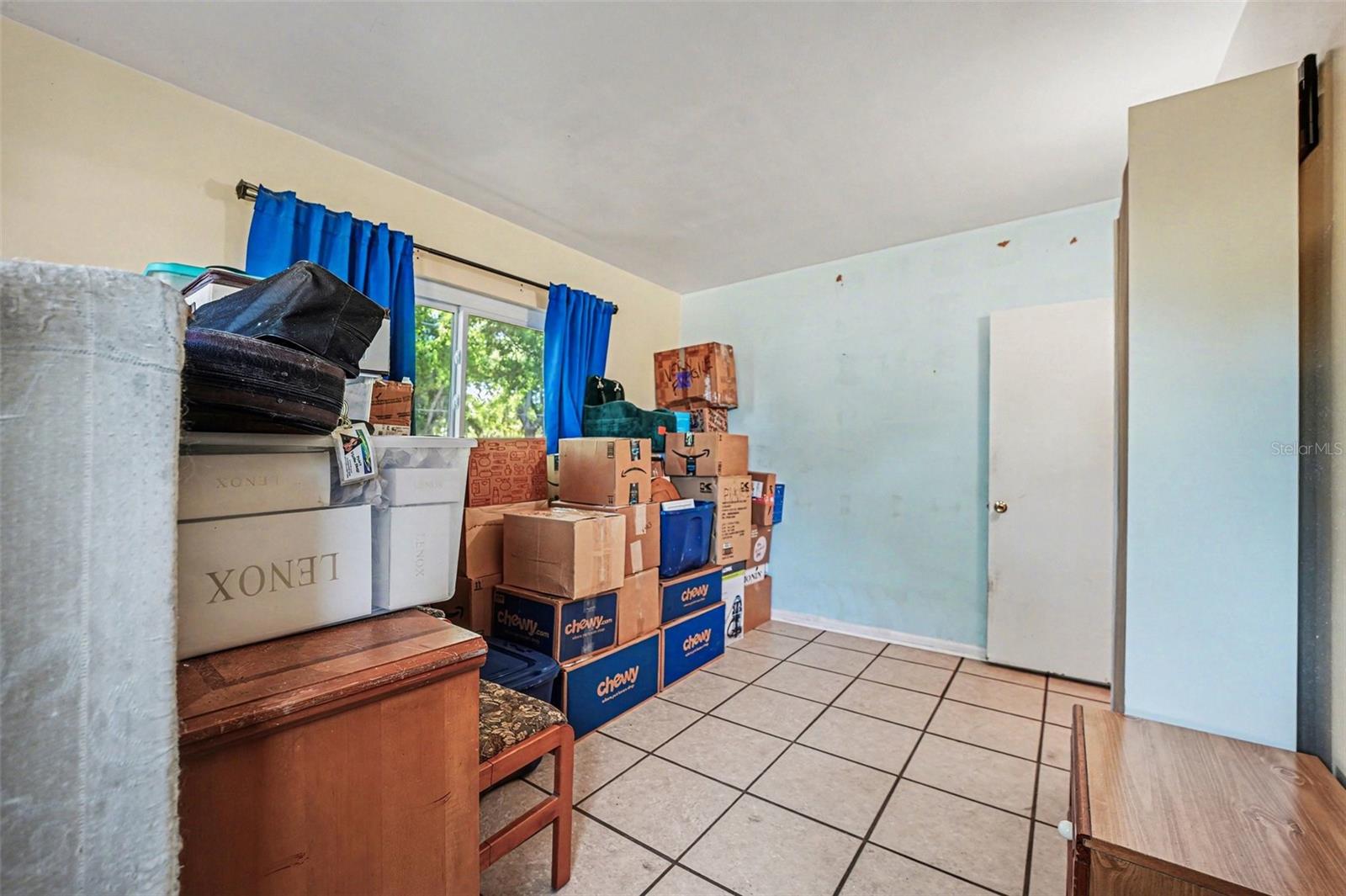 CRYSTAL SHORES - Residential