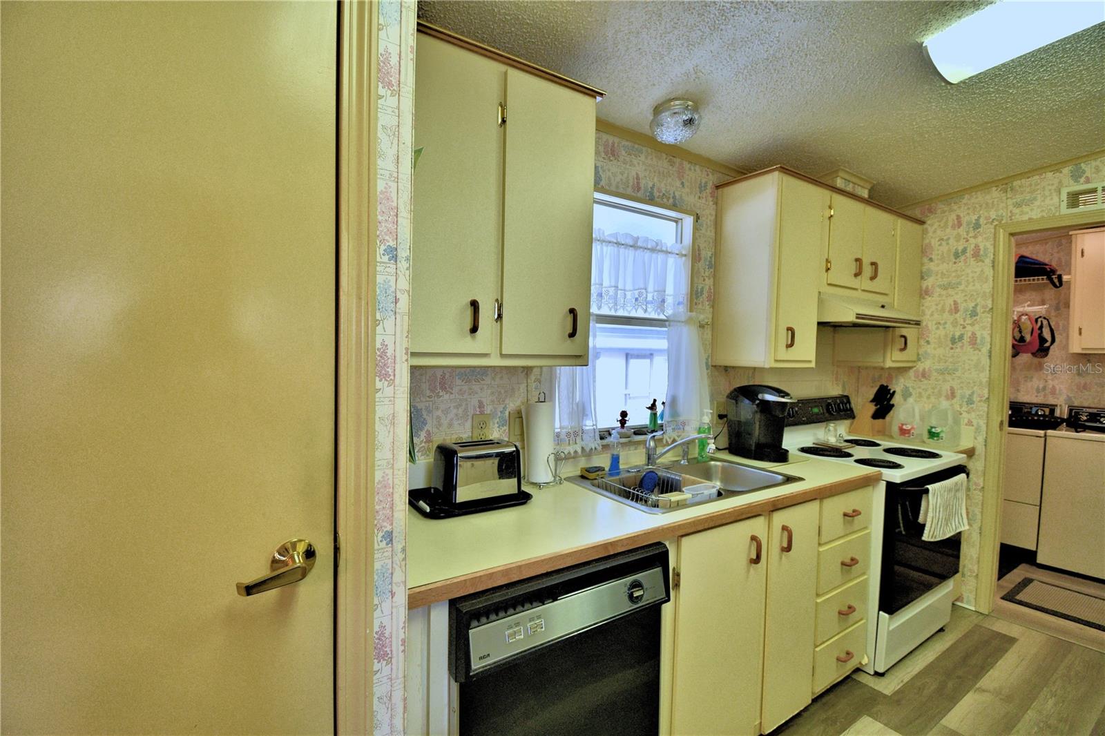 GARDEN GROVE OAKS - Residential