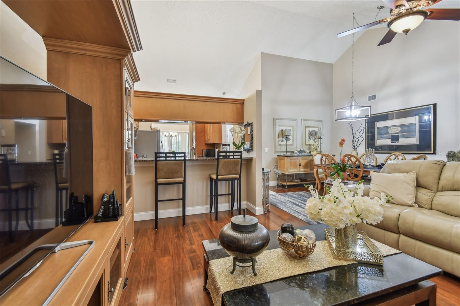 EL PASADO A CONDO - Residential