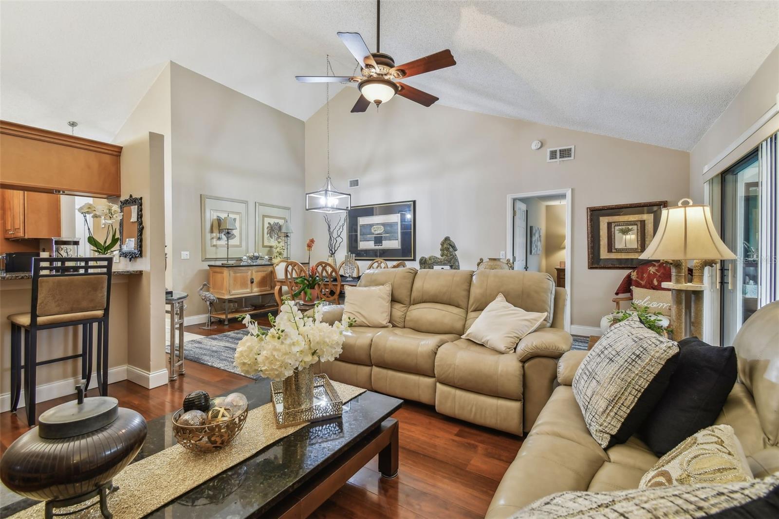 EL PASADO A CONDO - Residential