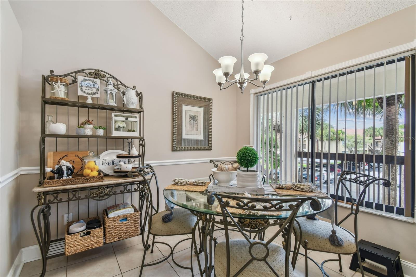 EL PASADO A CONDO - Residential