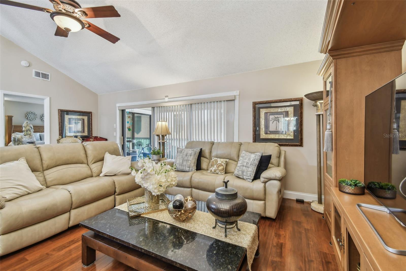 EL PASADO A CONDO - Residential