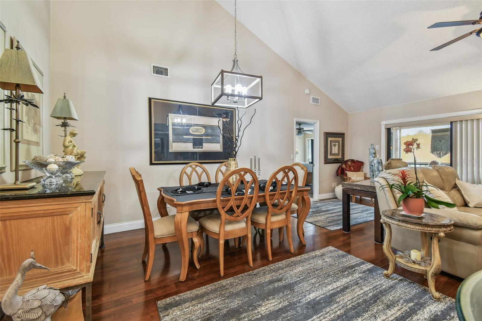 EL PASADO A CONDO - Residential