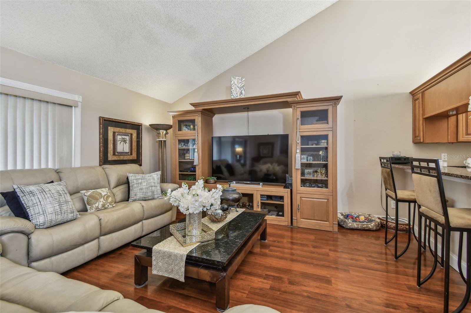 EL PASADO A CONDO - Residential