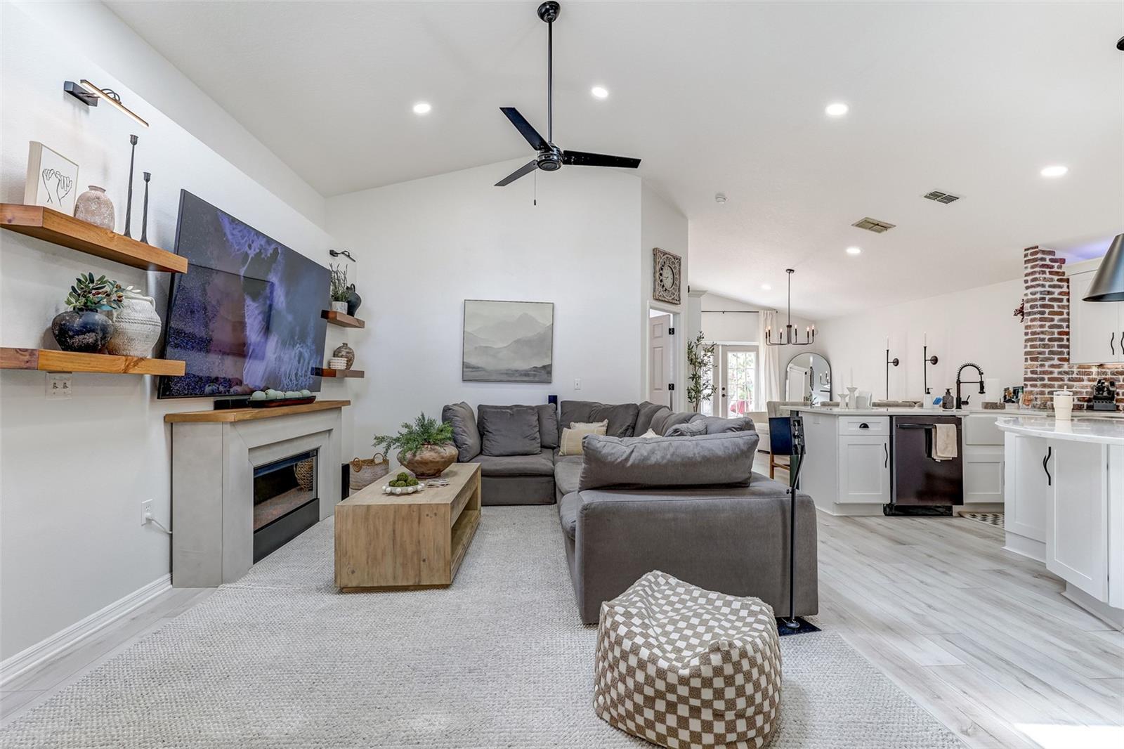 CHASE GROVES UNIT 9 - Residential