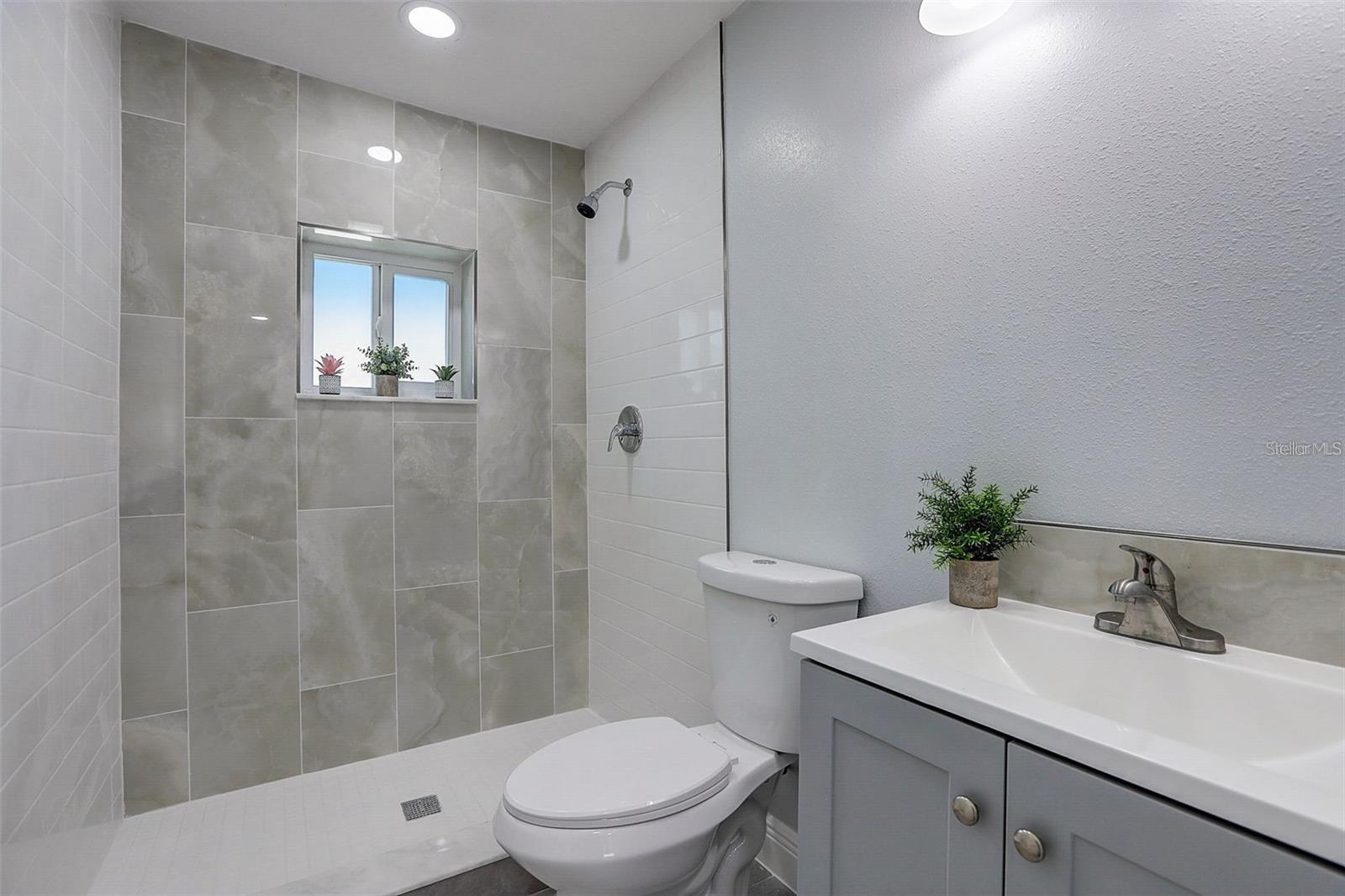 RAMONA PARK - Residential Lease