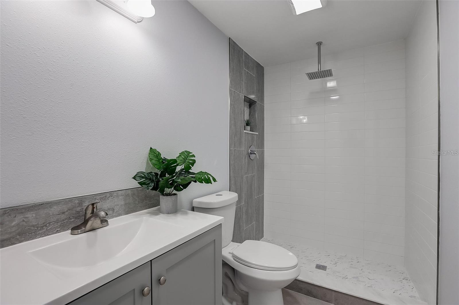 RAMONA PARK - Residential Lease