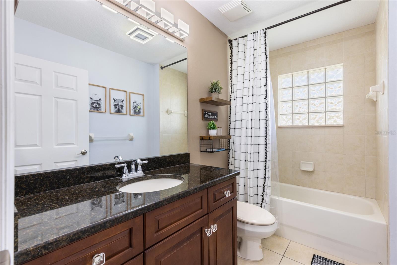 GAY SHORES - Residential Lease