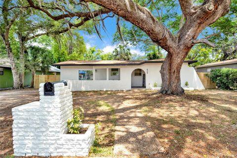 Photo of 429 E Oakwood Street, Tarpon Springs, FL 34689 (MLS # TB8504836)