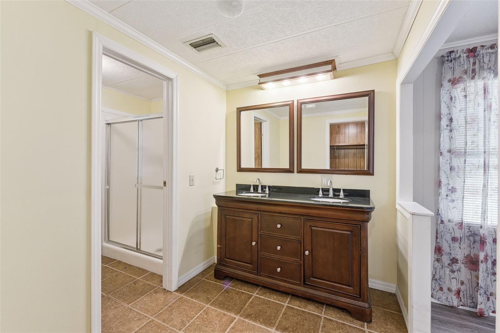 KOVE ESTATES COOP - Residential