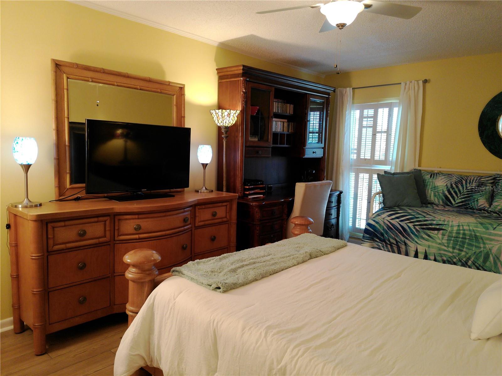 PENTHOUSE GREENS - Residential