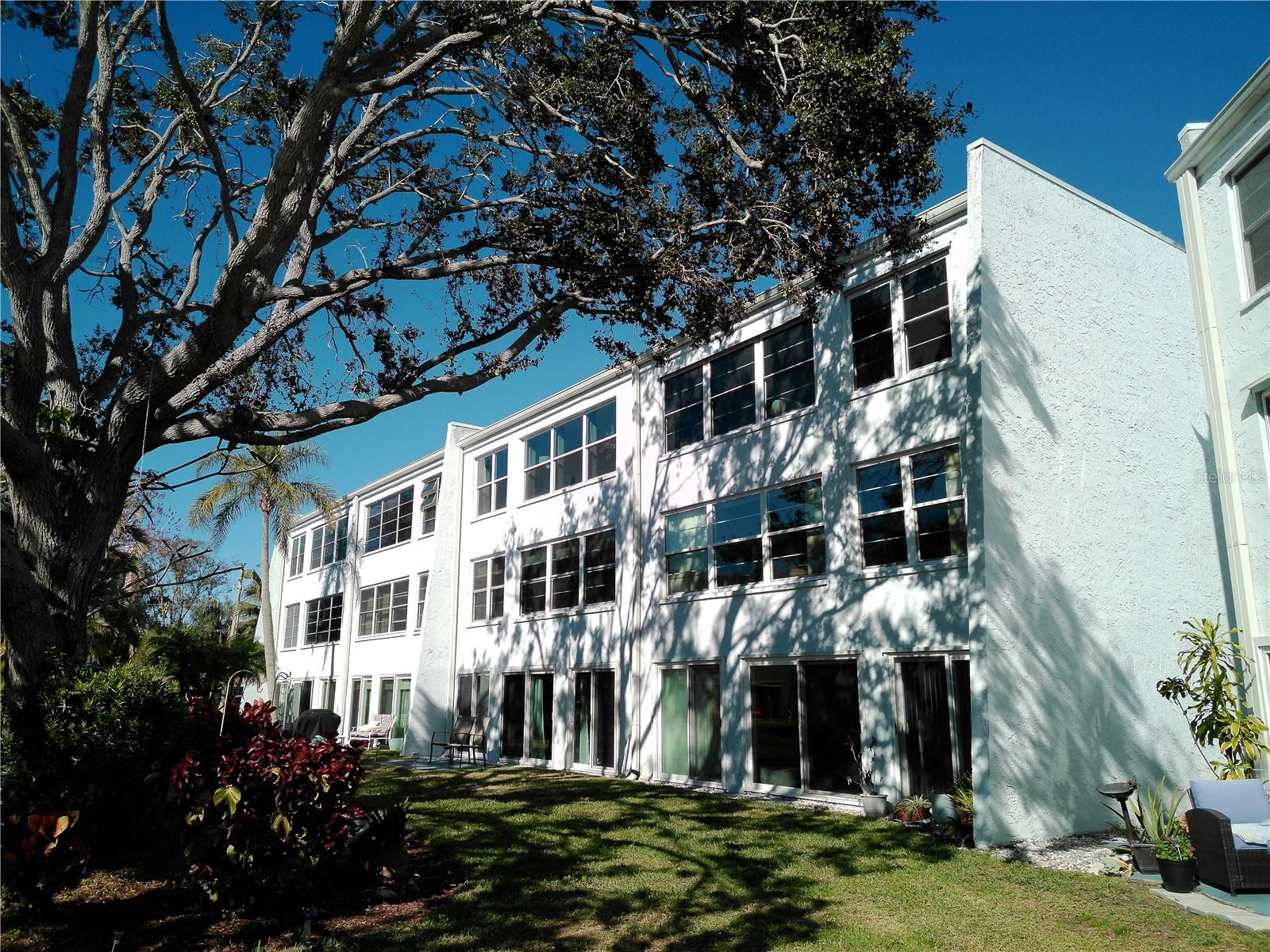 PENTHOUSE GREENS - Residential