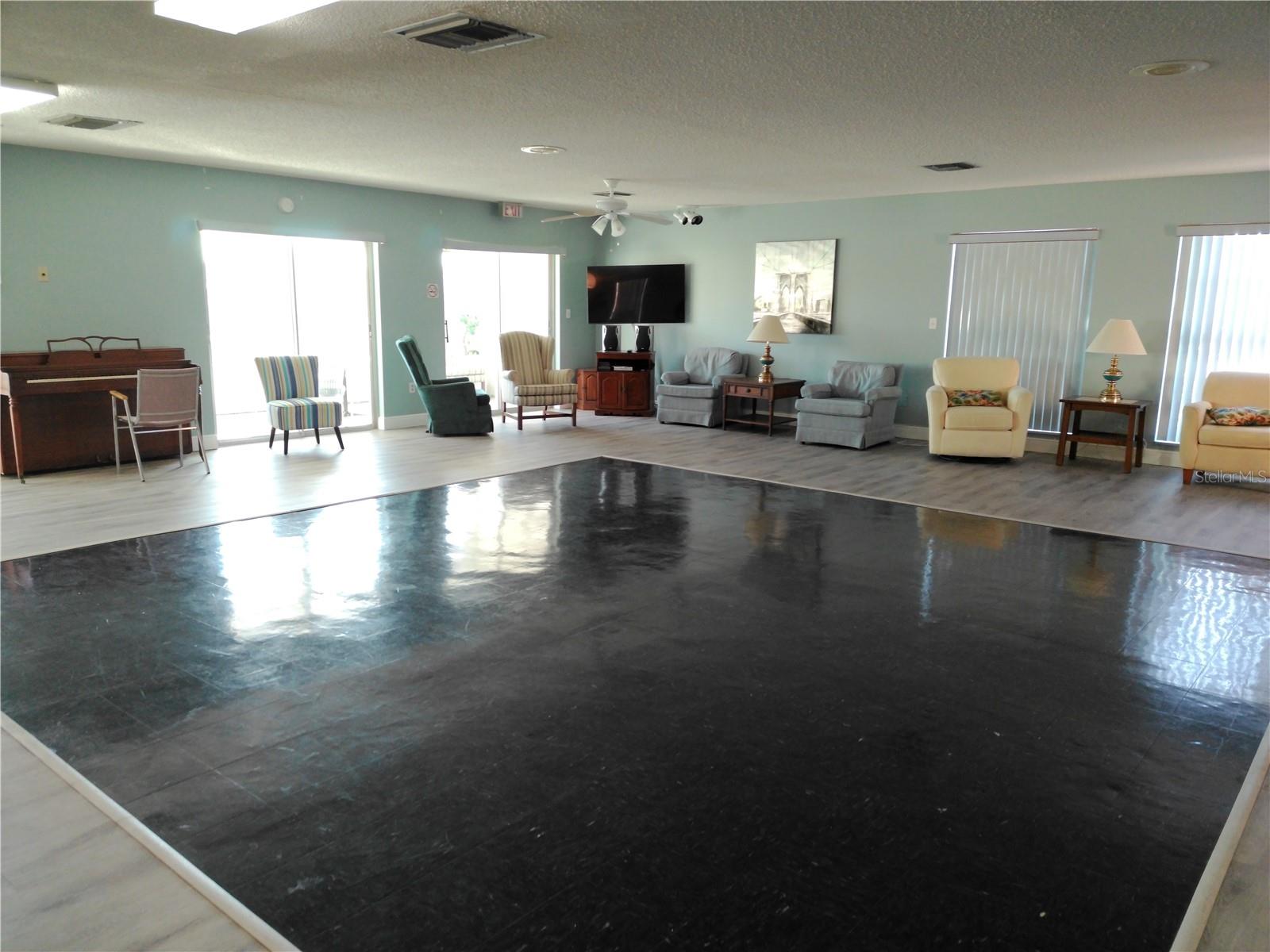 PENTHOUSE GREENS - Residential