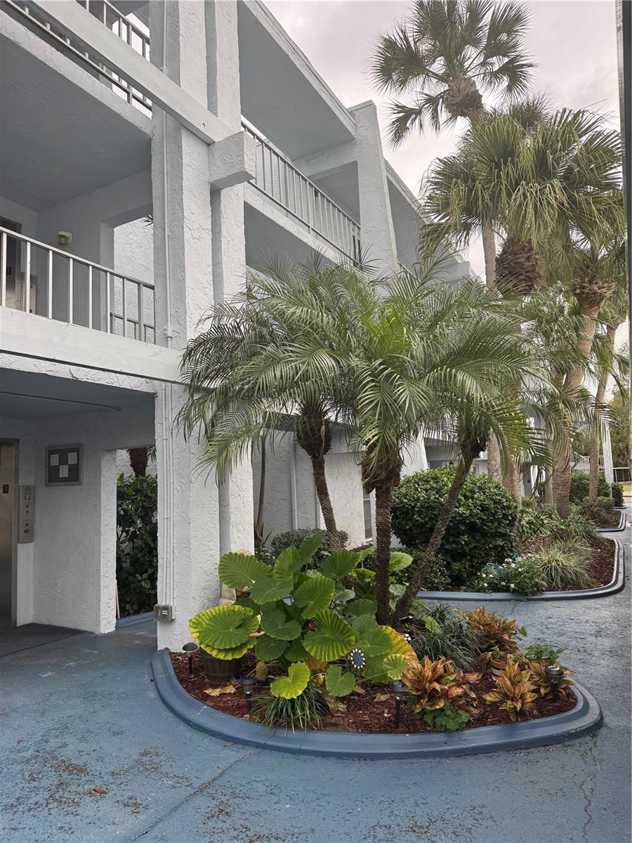 PENTHOUSE GREENS - Residential