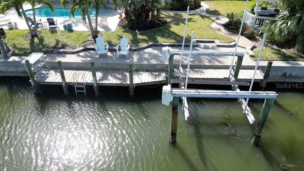 Photo of 1633 Ridgewood Lane, Sarasota, FL 34231 (MLS # A4668036)