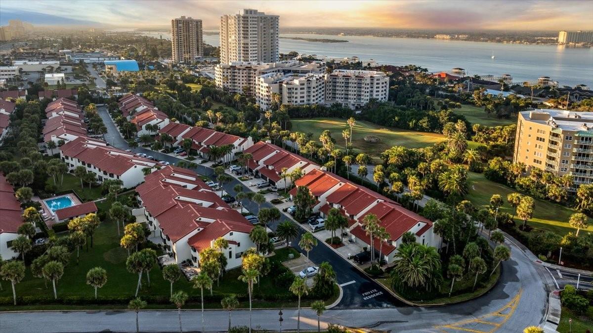 TOWNHOMES OCEAN - Residential