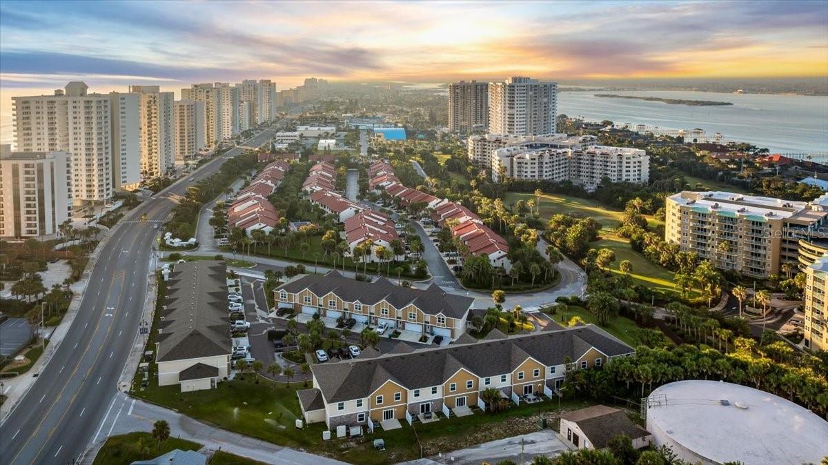 TOWNHOMES OCEAN - Residential