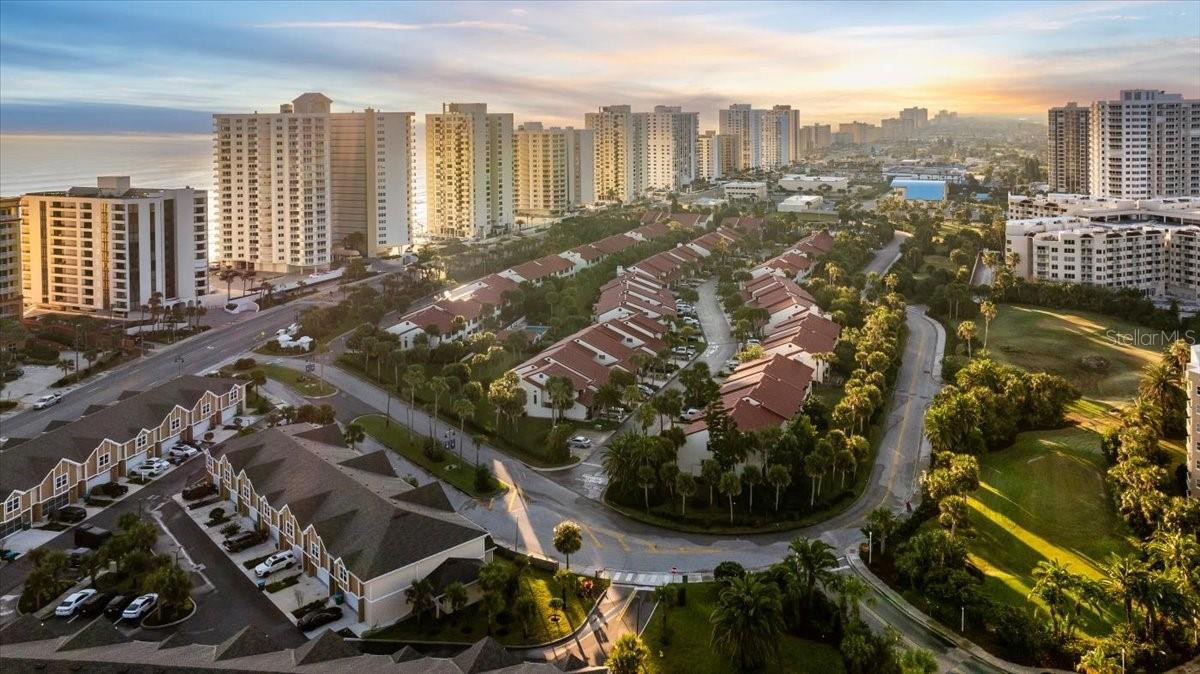 TOWNHOMES OCEAN - Residential