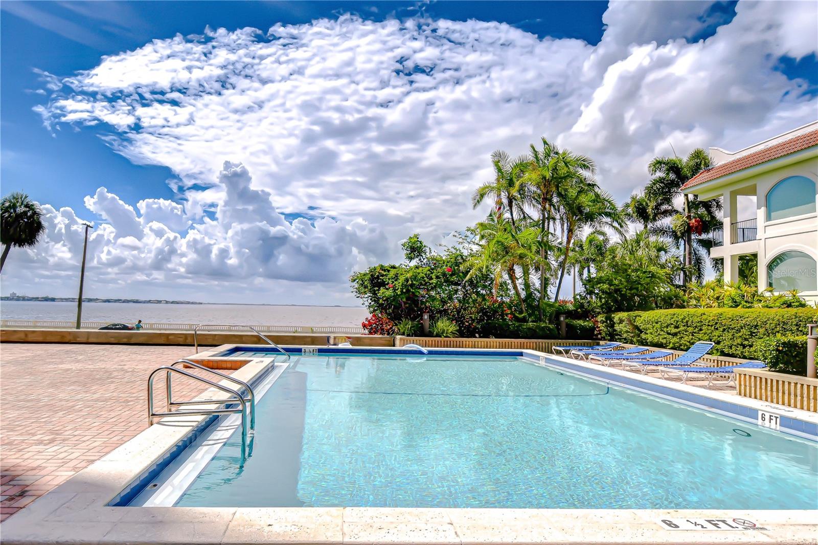ATRIUM ON THE BAYSHORE - Residential