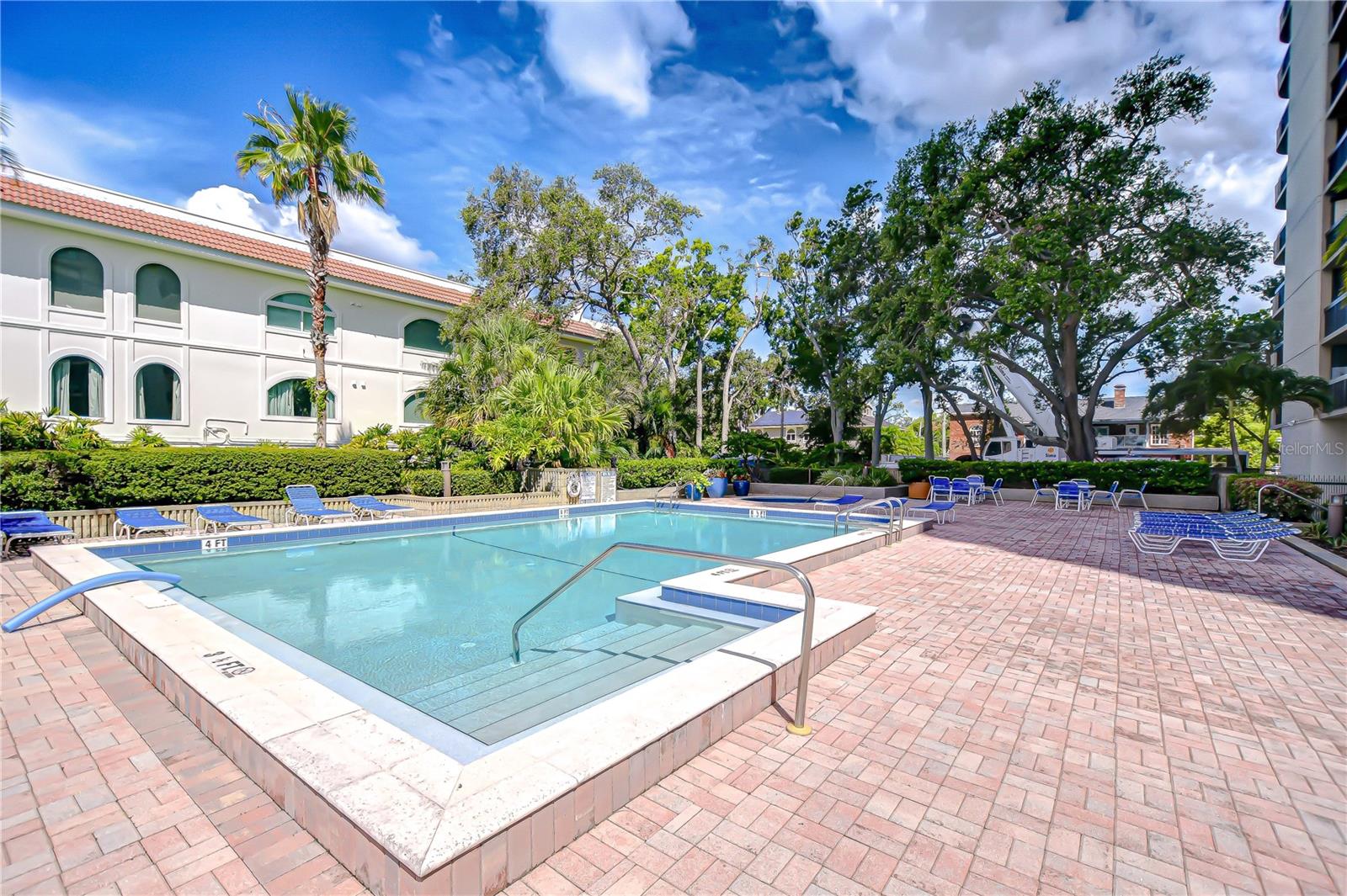 ATRIUM ON THE BAYSHORE - Residential