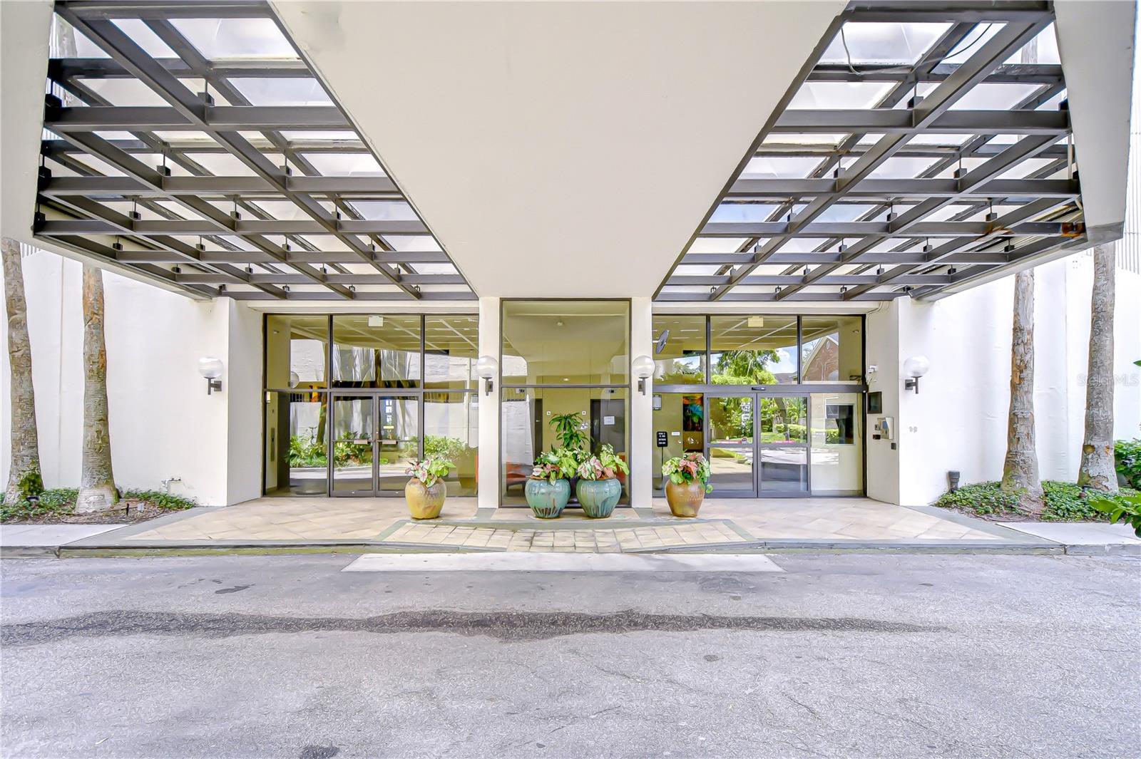 ATRIUM ON THE BAYSHORE - Residential