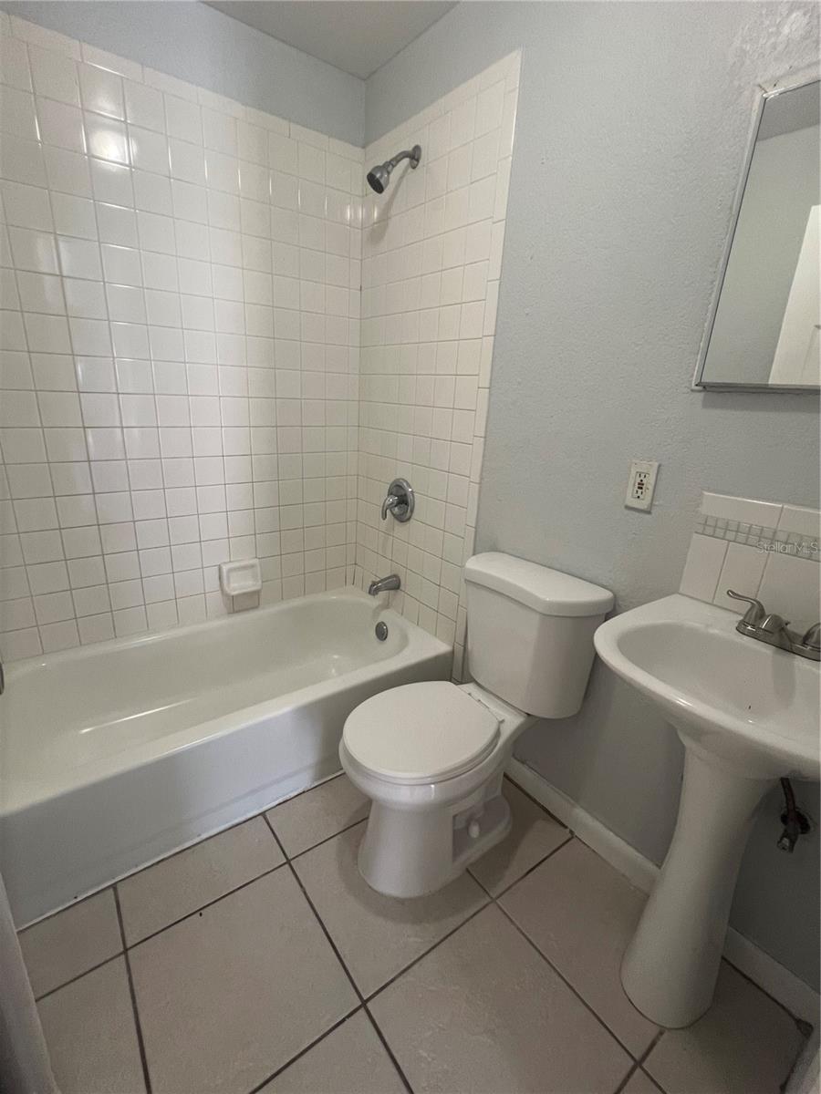 OHIO PARK - Residential Lease