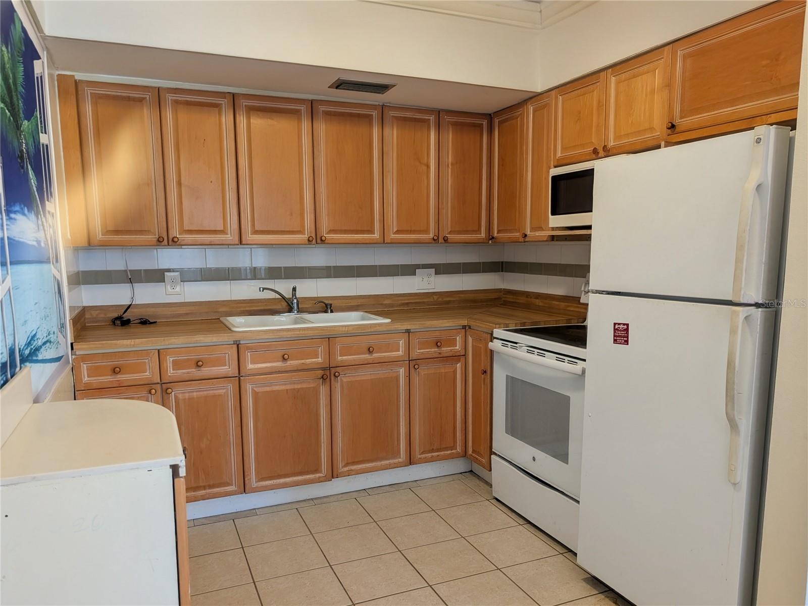 SEMINOLE SQUARE APTS - Residential Lease