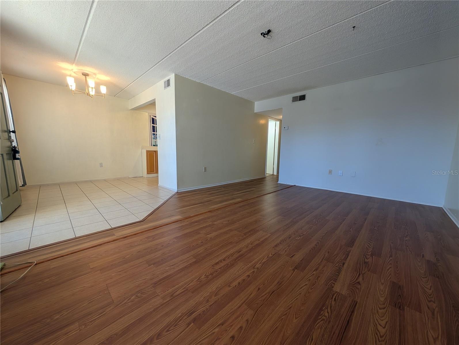 SEMINOLE SQUARE APTS - Residential Lease