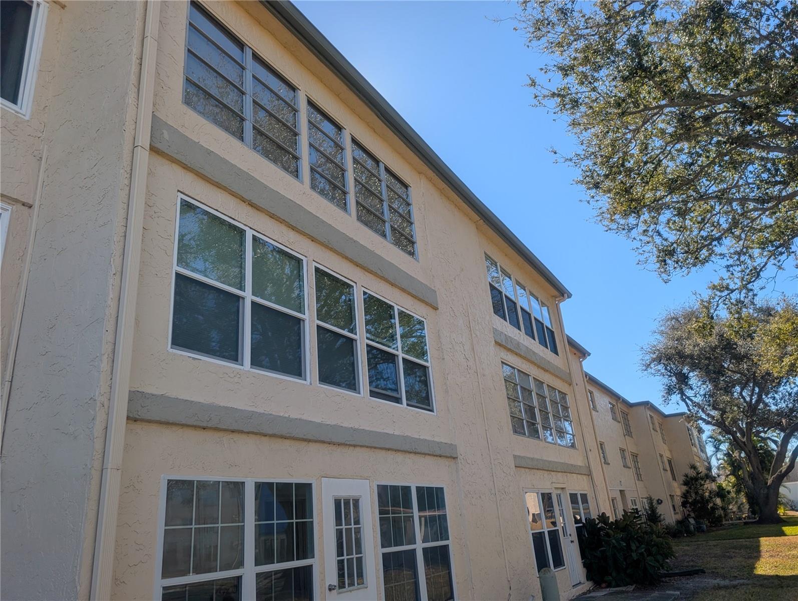 SEMINOLE SQUARE APTS - Residential Lease