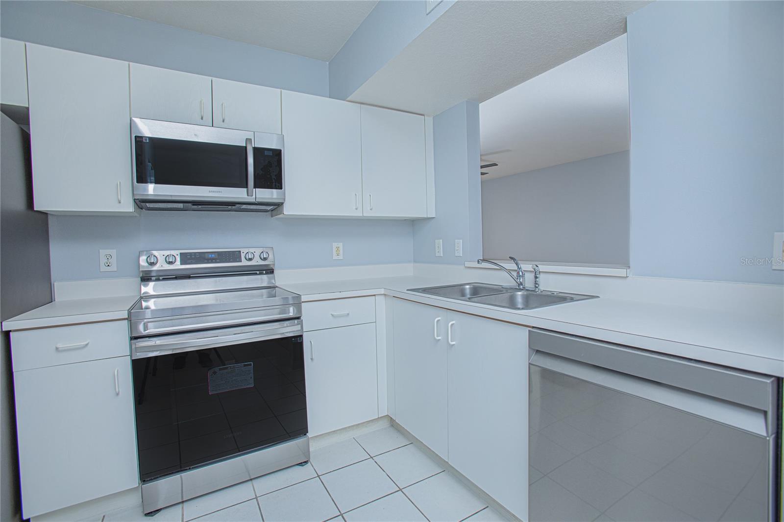 VILLA DEL SOL/MDW WOODS CONDO - Residential