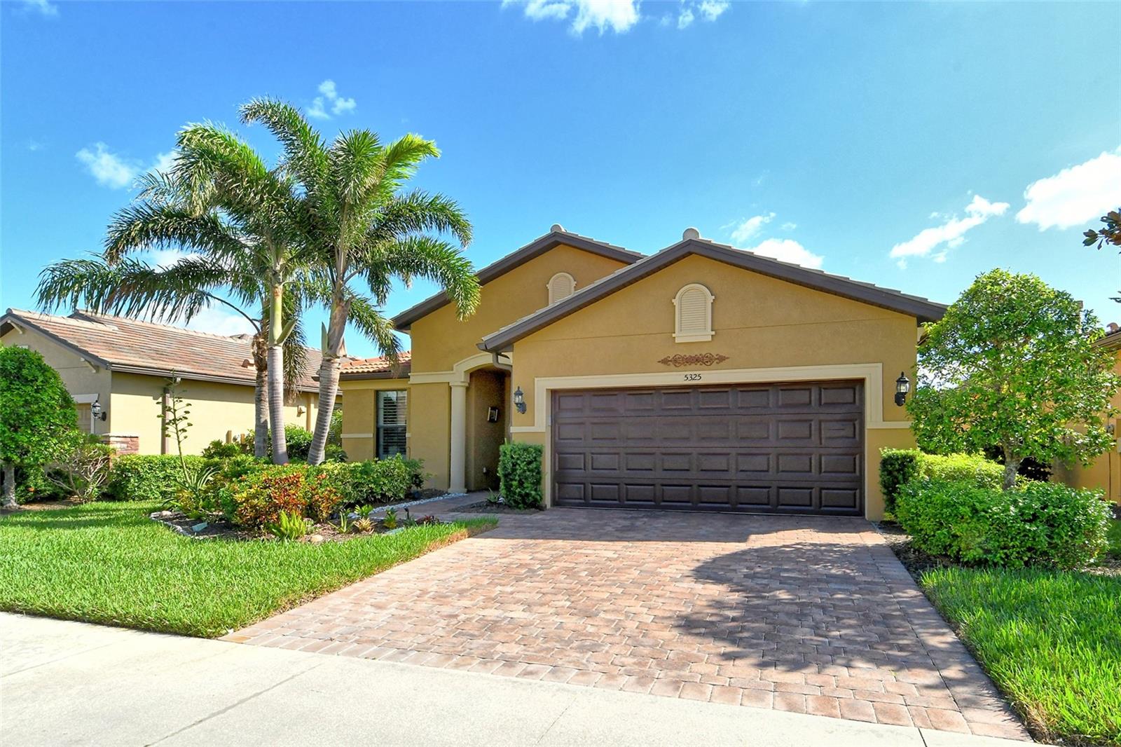 Best value in popular Sandhill Preserve on Palmer Ranch. Divosta built solid construction incurred no damage from recent hurricanes. This immaculate Martin Ray floor plan features over 2100 sq. ft. under air. 3 full bedrooms plus den & 2 full baths. Tiled throughout on the diagonal, no carpets. Plenty of room to add a pool but only a short distance to community center. This is a boutique community with just over 300 homes. The community features a community pool, jacuzzi, fitness center, pickle ball, luxurious club house, fire pit, barefoot bar area tennis & more. Located in the heart of Palmer Ranch just minutes from world famous Siesta Key beach, shopping, restaurants & Legacy bike trail.