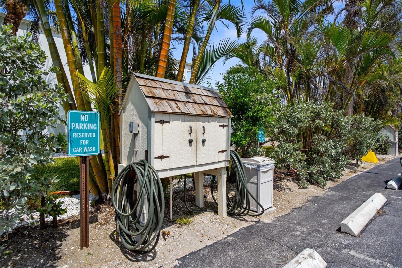 SUTTON PLACE - Residential