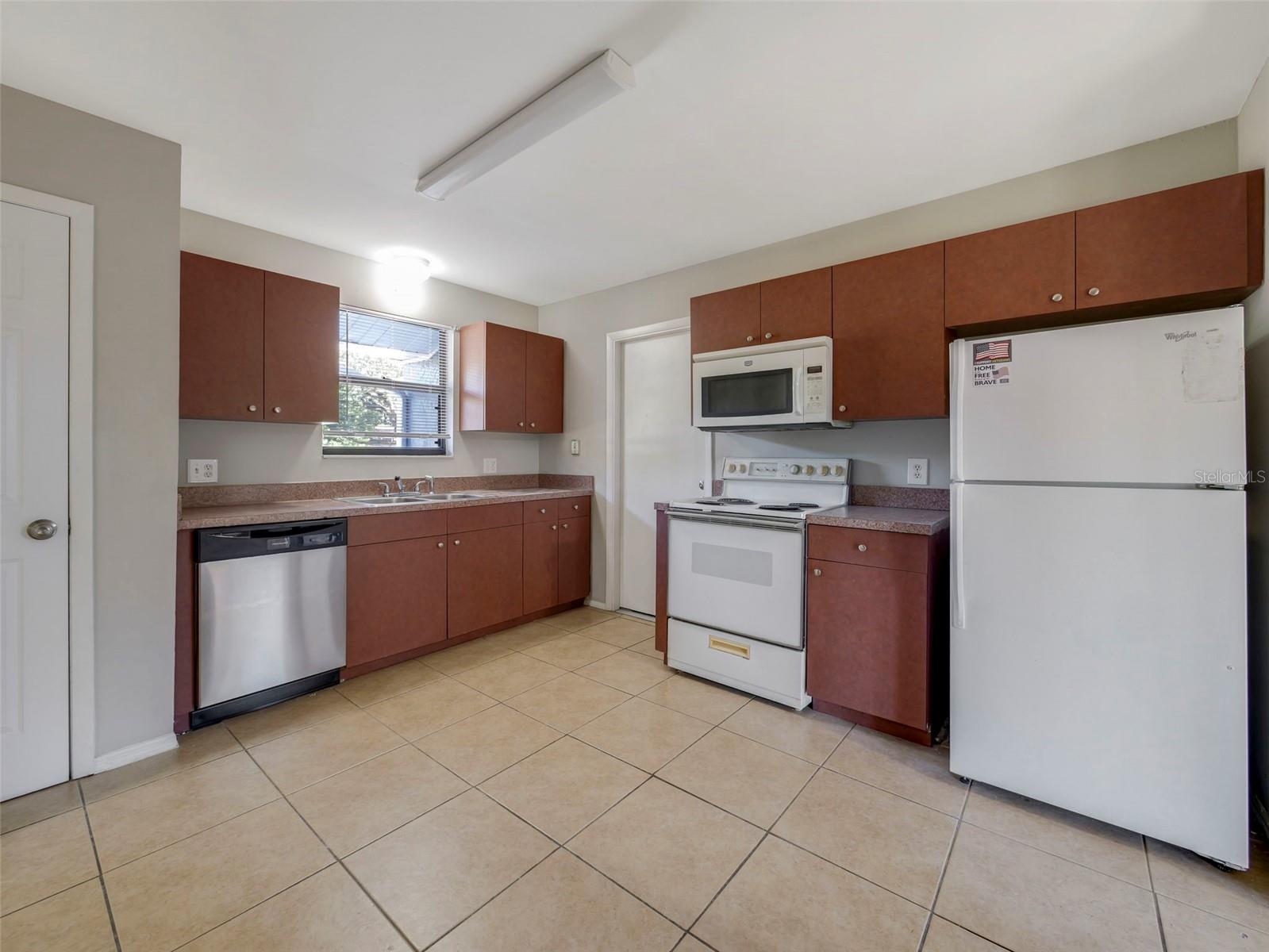 2244 SUNNY VIEW DRIVE