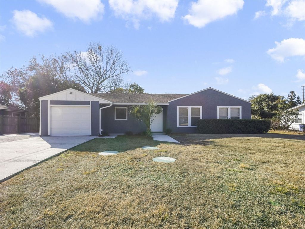 Photo of 2244 Sunny View Drive, Oviedo, FL 32765 (MLS # O6381181)