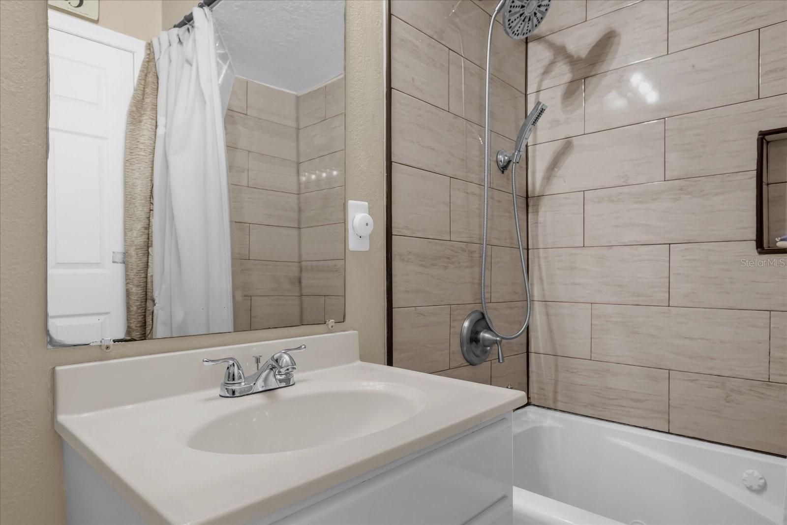 ALAFAYA WOODS PH 15 - Residential