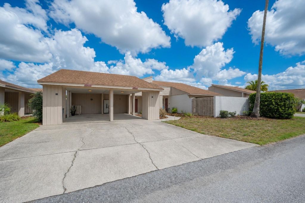 Photo of 4231 Oak Loop #51, Mulberry, FL 33860 (MLS # L4962162)