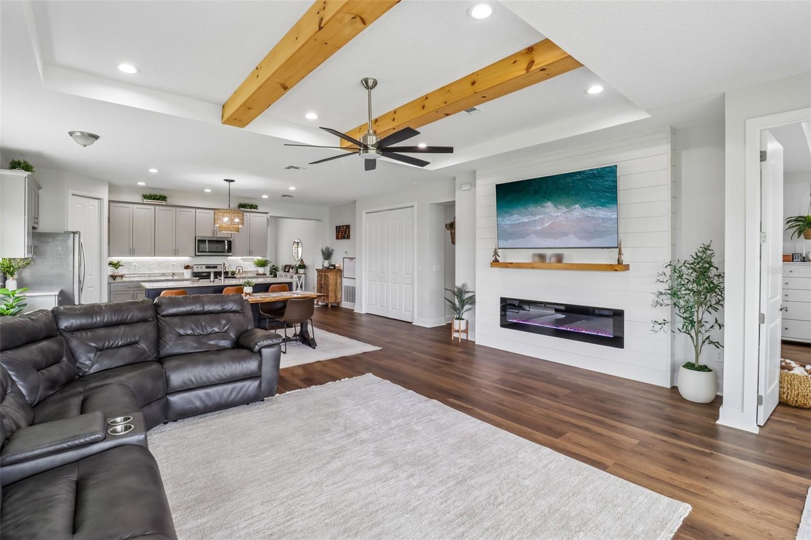 HIDDEN RIVER LAKES - Residential