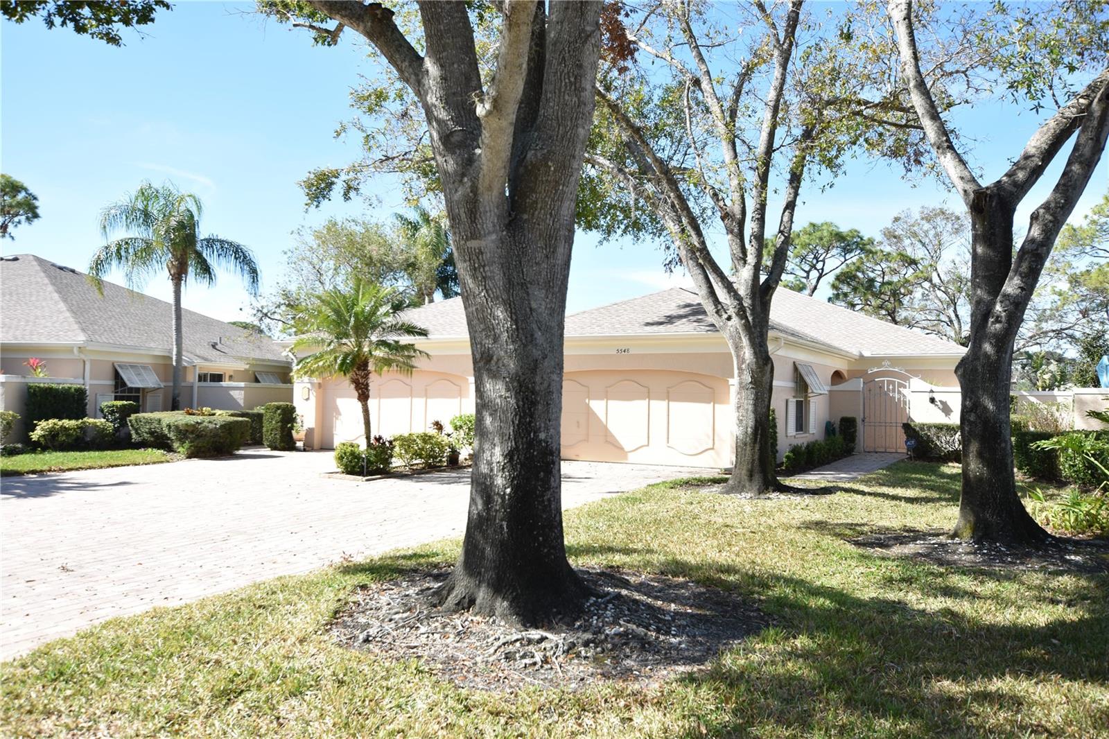 5548 CHANTECLAIRE 16