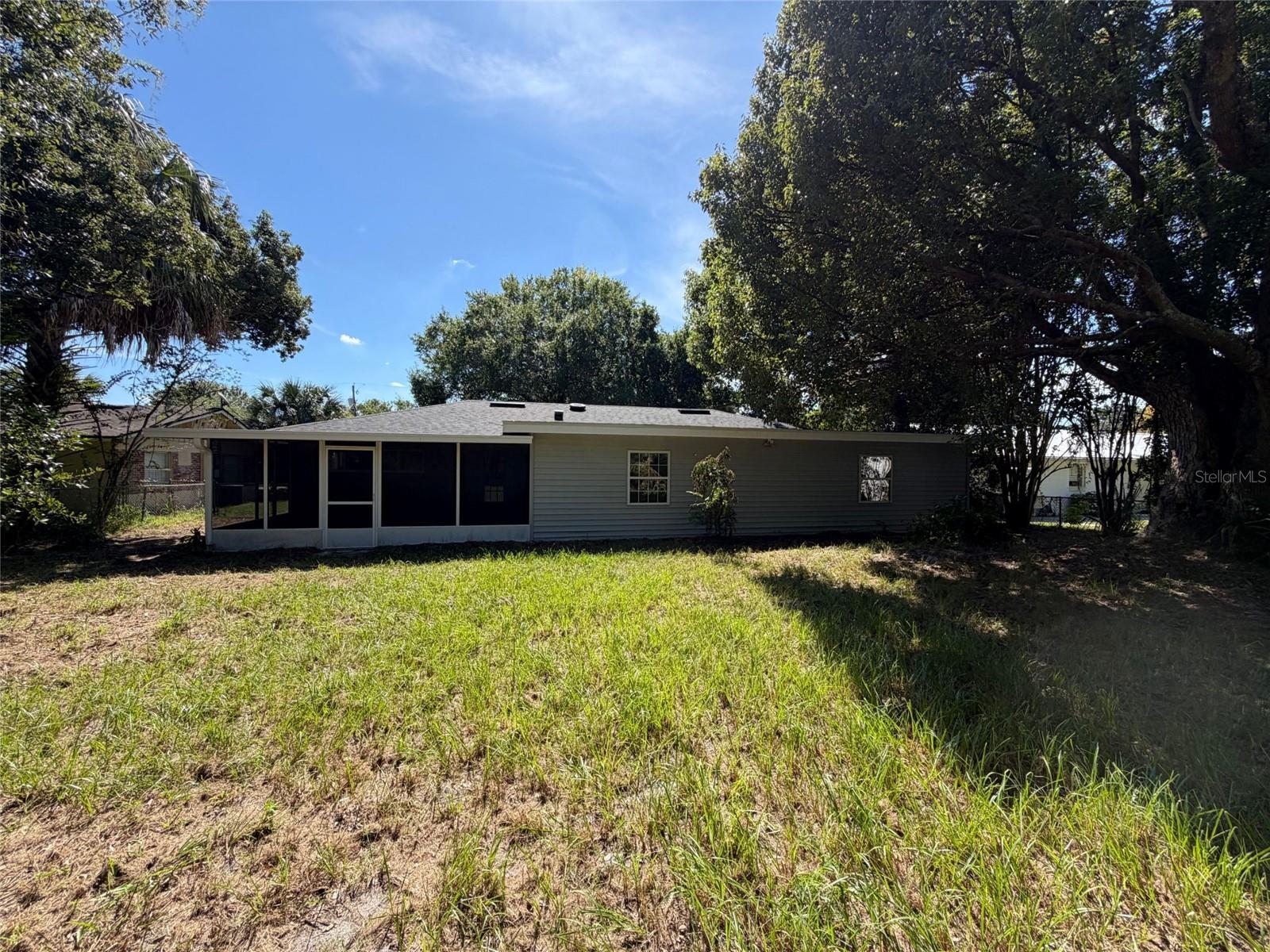 208 ROBIN ROAD