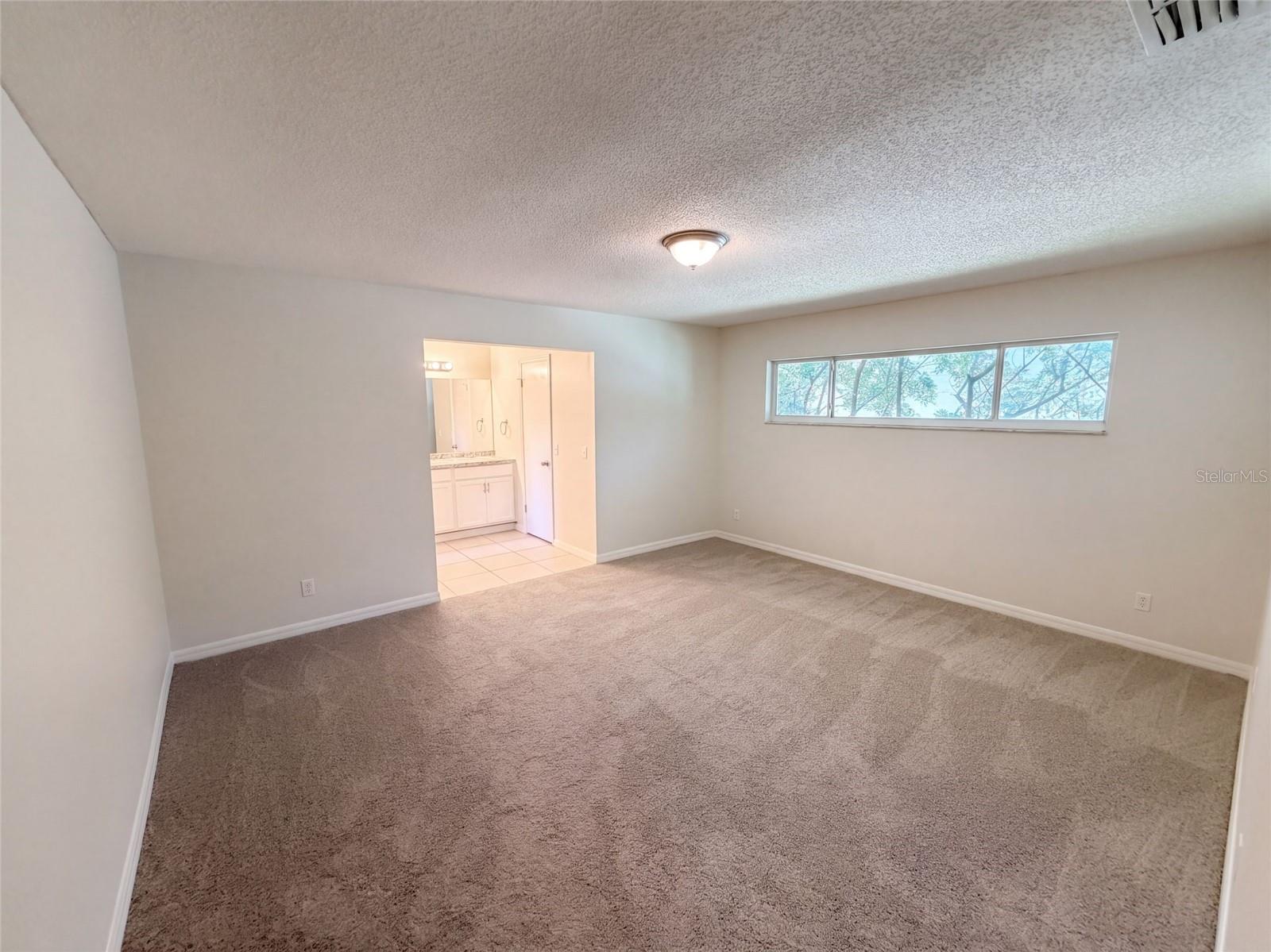 208 ROBIN ROAD