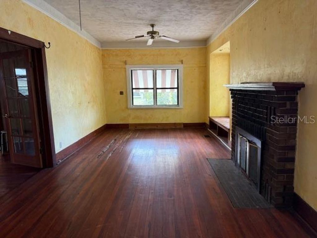 Photo of 1600 E Lakeview Avenue, Eustis, FL 32726 (MLS # S5146260)