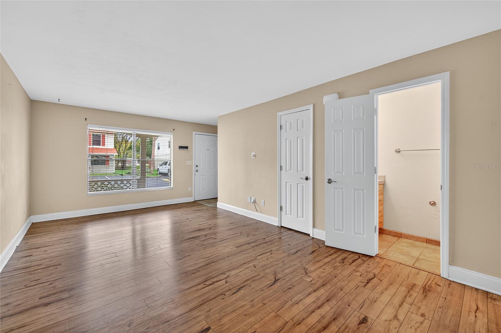 Casas a venda 3 - Jen Dantas 980 CANAL VIEW BOULEVARD J-4