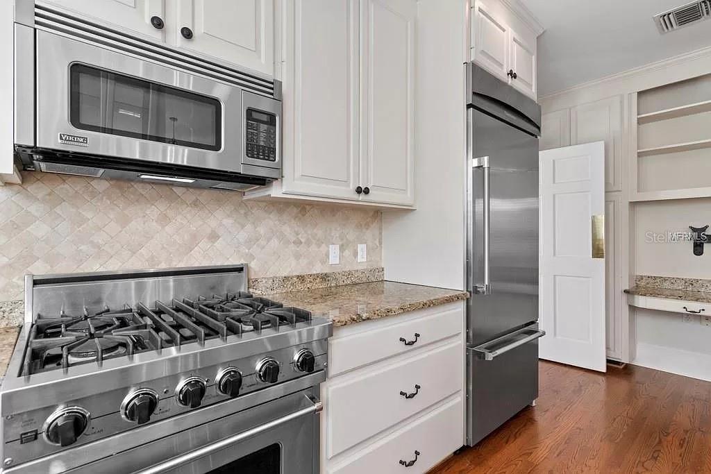 EDGEWATER HEIGHTS 02 - Residential Lease