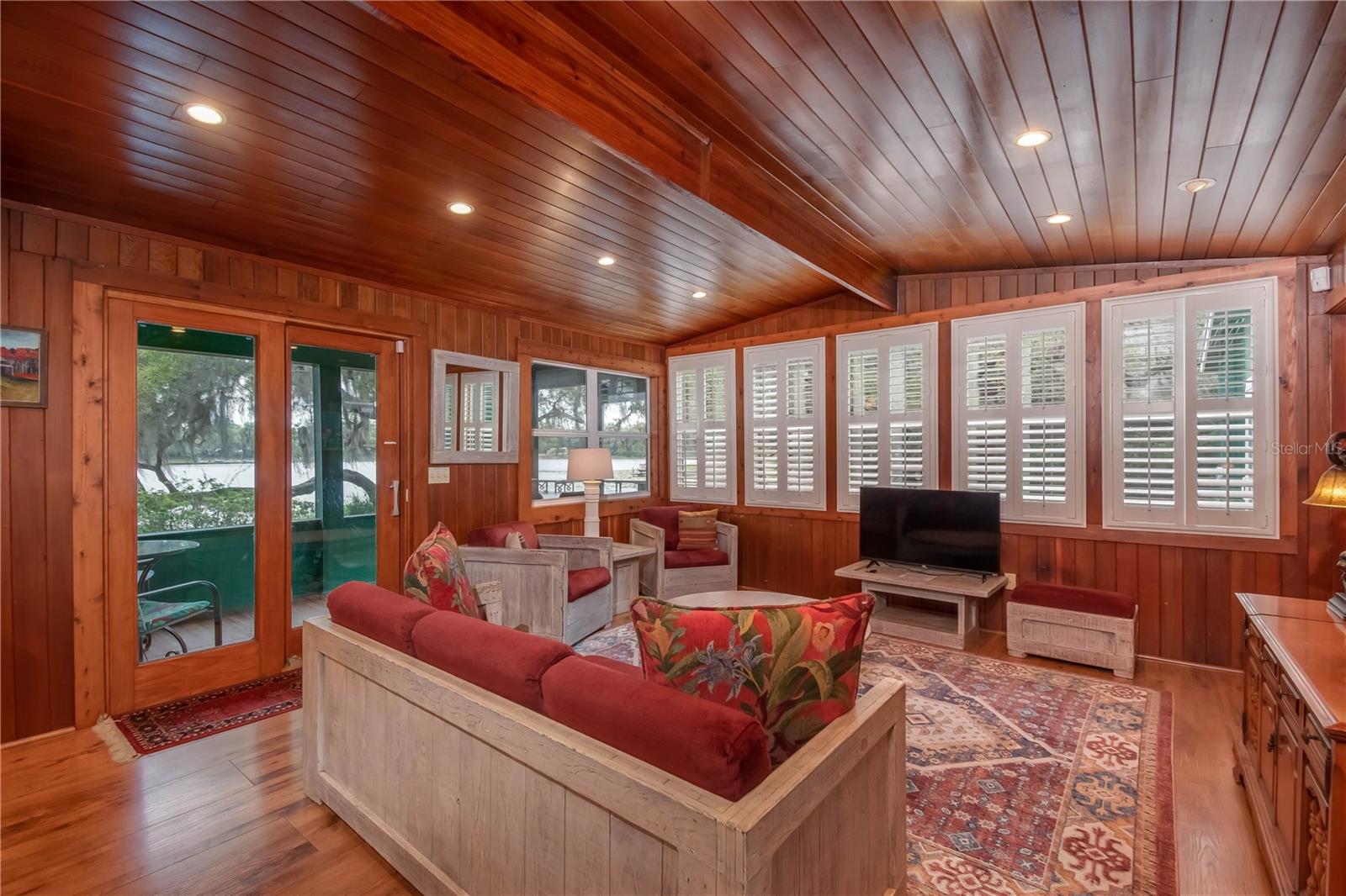 MILES KALE LAKE - Residential