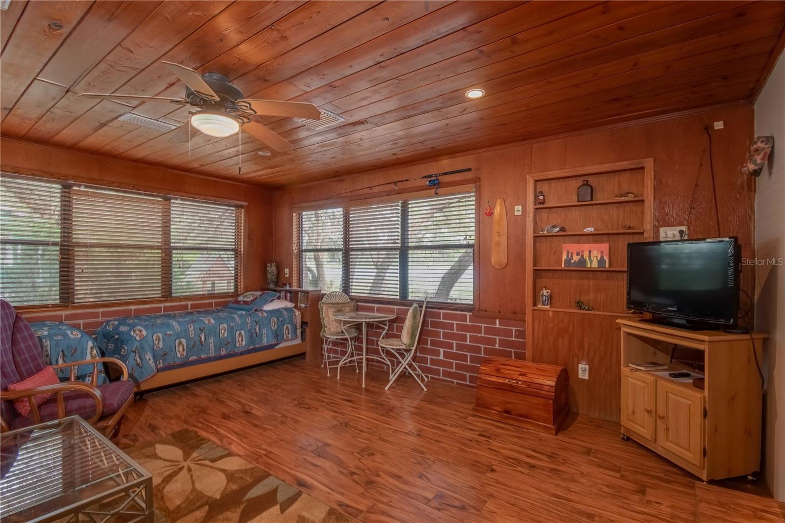 MILES KALE LAKE - Residential