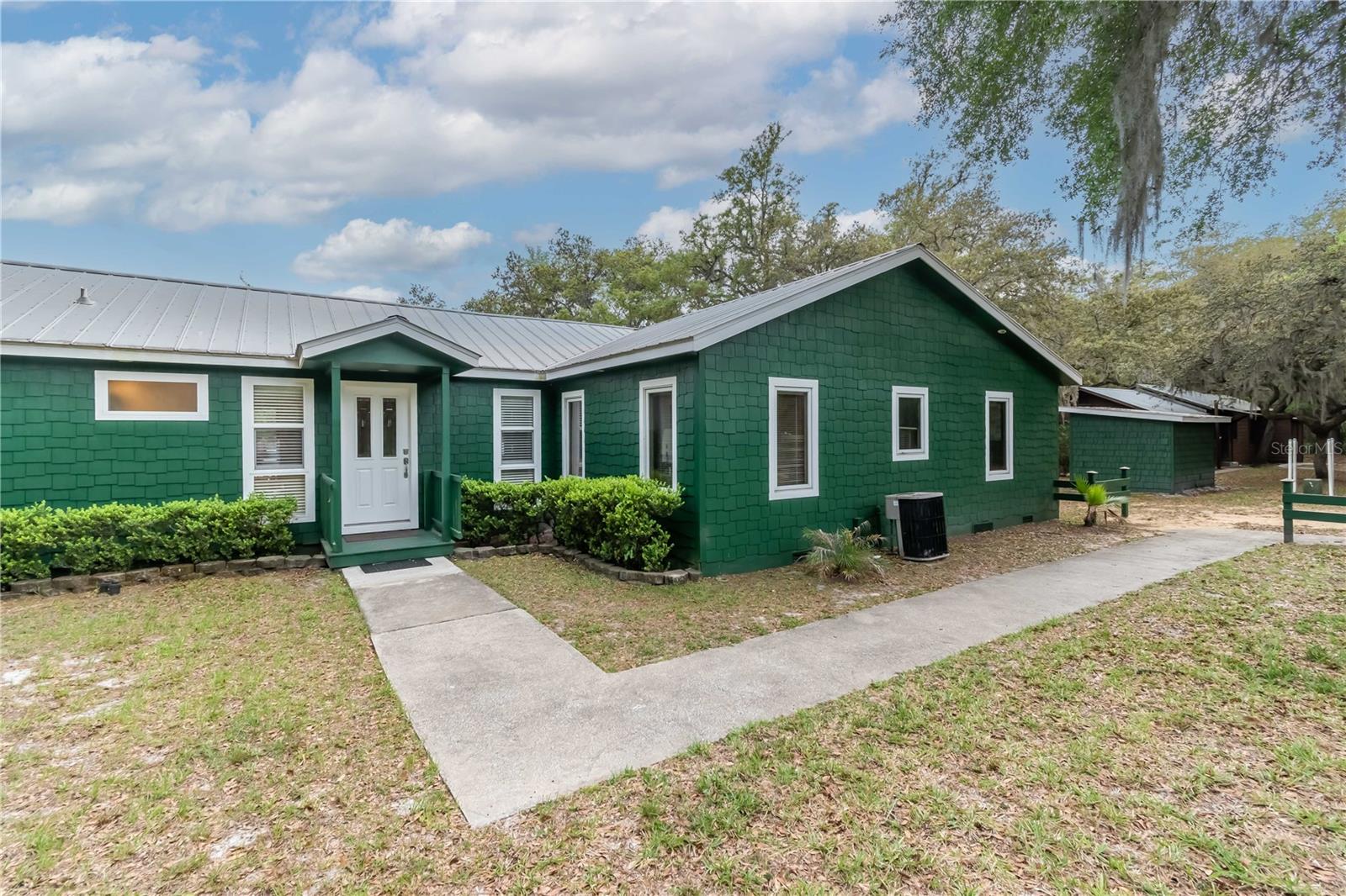MILES KALE LAKE - Residential