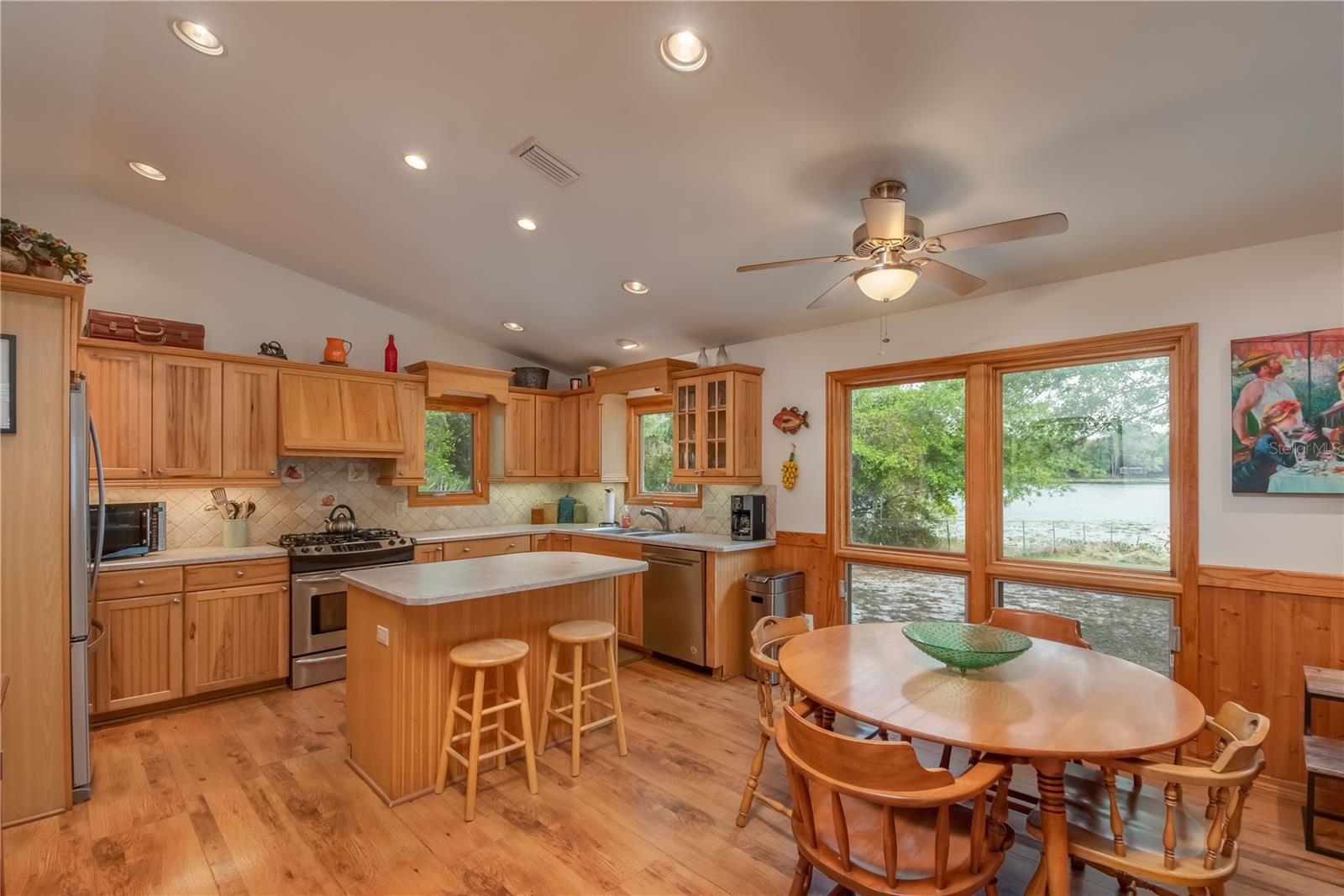 MILES KALE LAKE - Residential